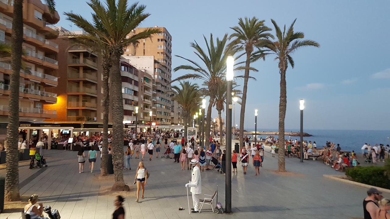 Apartamento Torrevieja Esterno foto